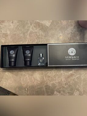 Versace Pour Homme for Men, 3 Piece Mini Gift Set
Includes EDT, Hair & Body Sham